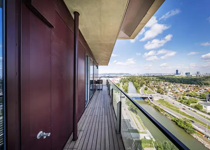 Skyline With Skypool And Free Parking